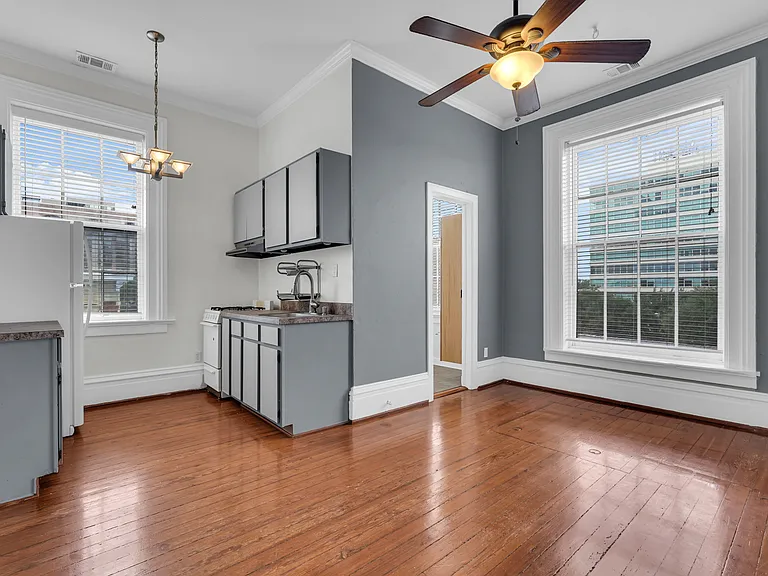112 E Harris St — Photo 14