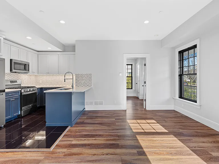 "Chelsea" - 1 BR & 1 BA @ 96 East Ave