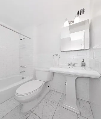 Rented by REAL New York | media 18