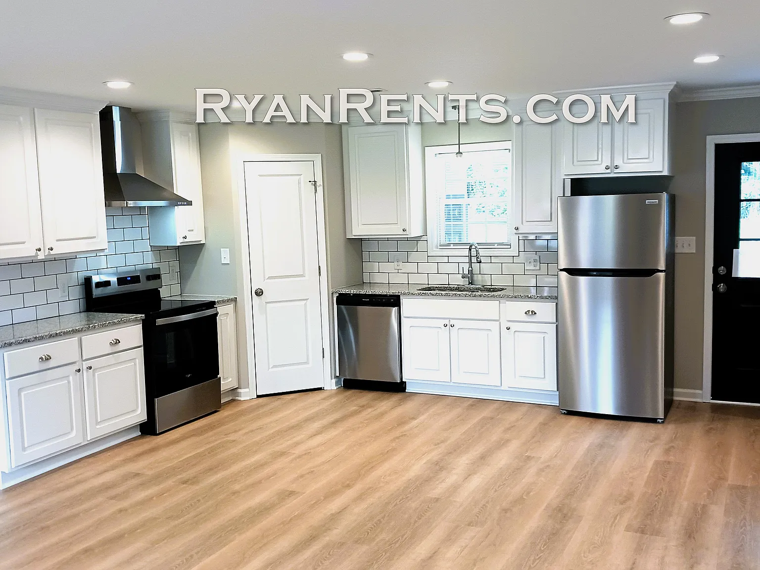 3 bed, 1436 sqft, $1,895 — Photo 2