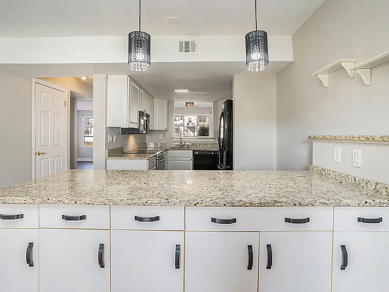 2280 Suzann Dr — Photo 12