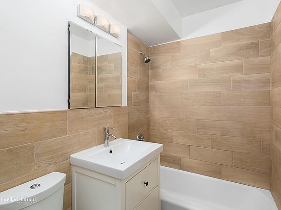 4th image of 210 E 36th St APT 7-G
