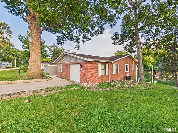 4th image of 327 Elm Ln