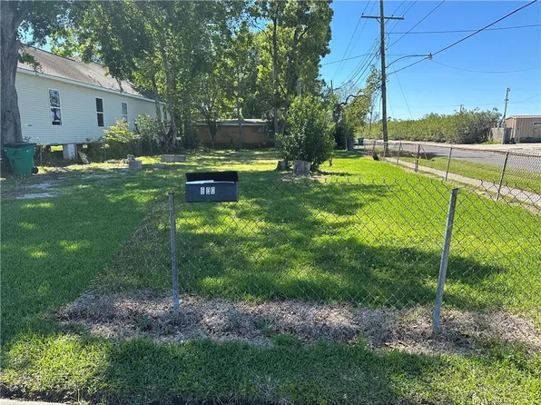 600 McDonough St, Gretna, LA 70053