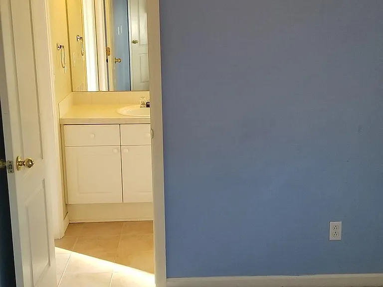 2566 S Halifax St — Photo 9