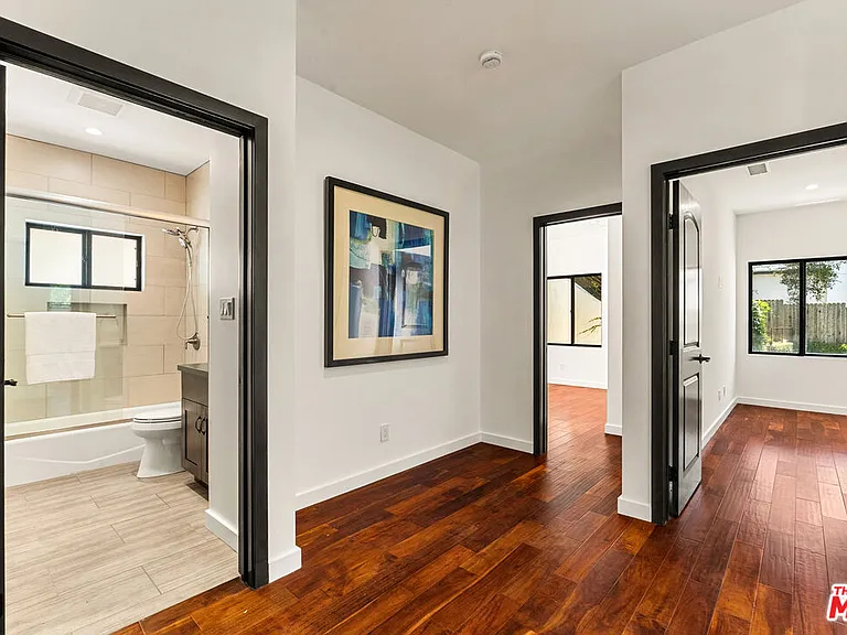 8836 Wonderland Ave — Photo 38