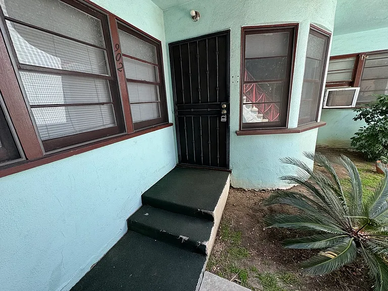 902 Alandele Ave #902 — Photo 12