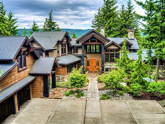  Superb Craftsmanship Abounds Throughout The Estate. 