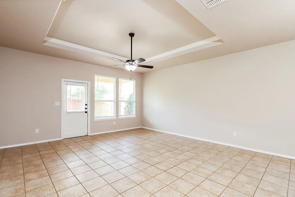 3 bed, 2.0 bath, 1882 sqft, $2,015 — Photo 4