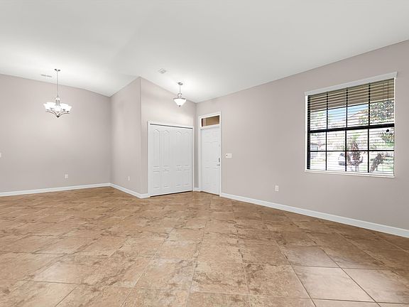 2nd image of 1317 Gleneagles Ln