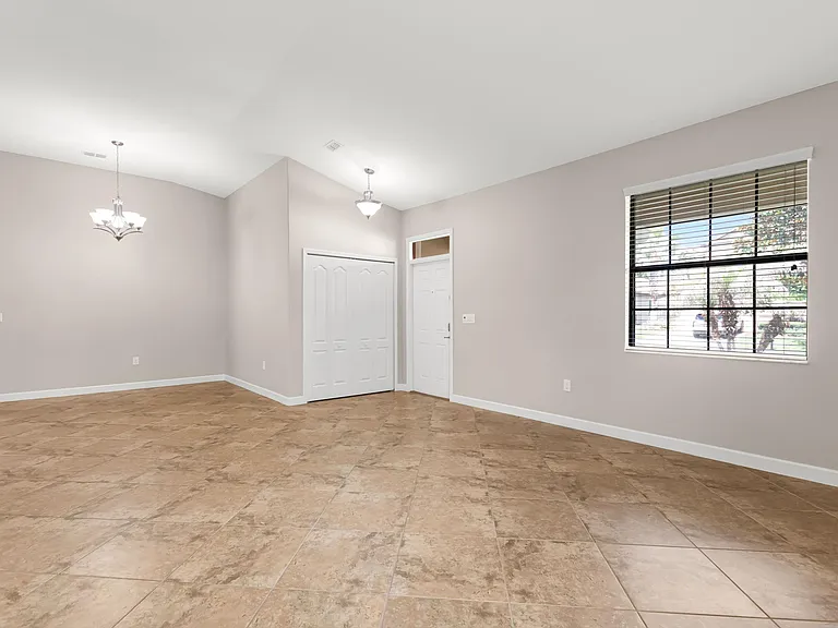 1317 Gleneagles Ln — Photo 2
