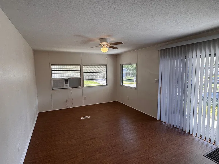 2522 Amberly Rd NE — Photo 10