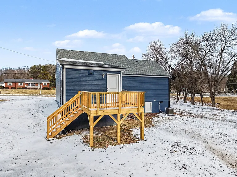 2702 Durham St — Photo 13