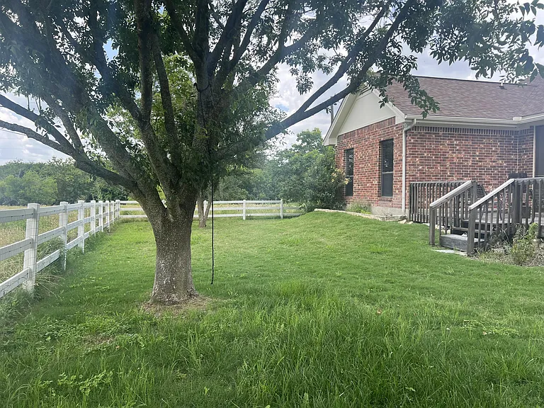 1661 E FM 93 — Photo 29