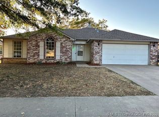 2317 SW Quail Run Dr, Claremore, OK 74019
