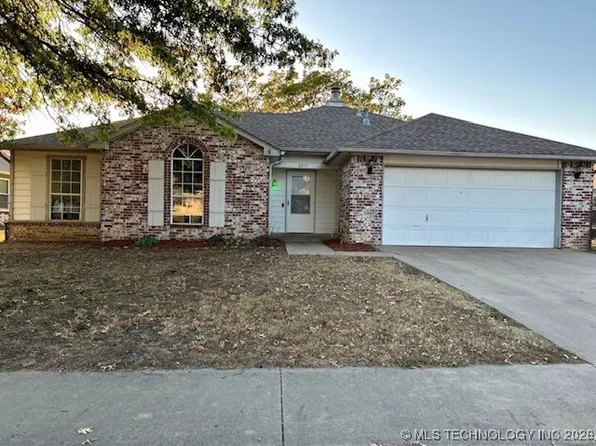 2317 SW Quail Run Dr, Claremore, OK 74019