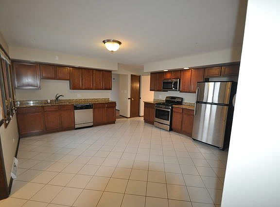 3rd image of 7708 Chestnut Dr