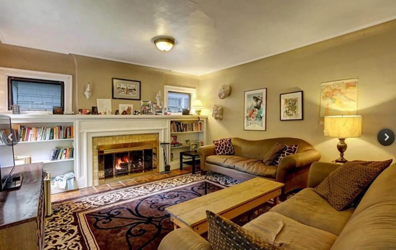 2812 Montlake Blvd E — Photo 2
