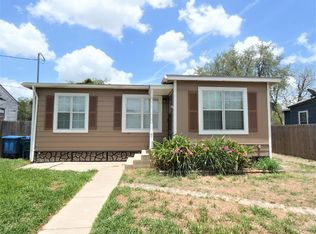 1304 N Tyler St, Beeville, TX 78102