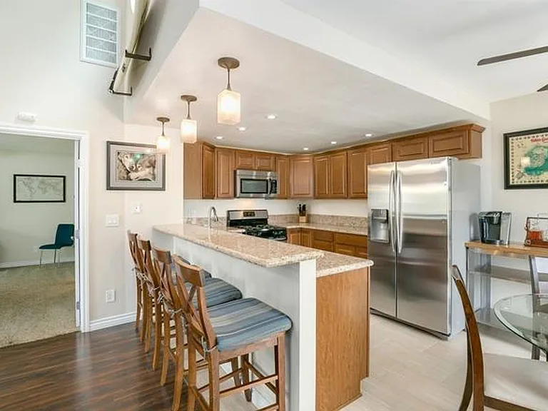 333 N Melrose Dr #F — Photo 30