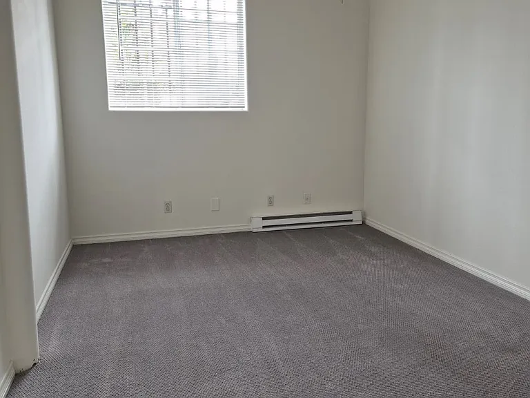 321 Robinson Ave #3 — Photo 3
