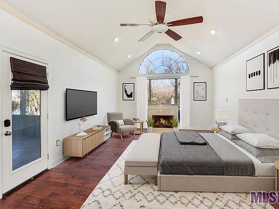 2nd image of 18264 Lake Harbor Ln