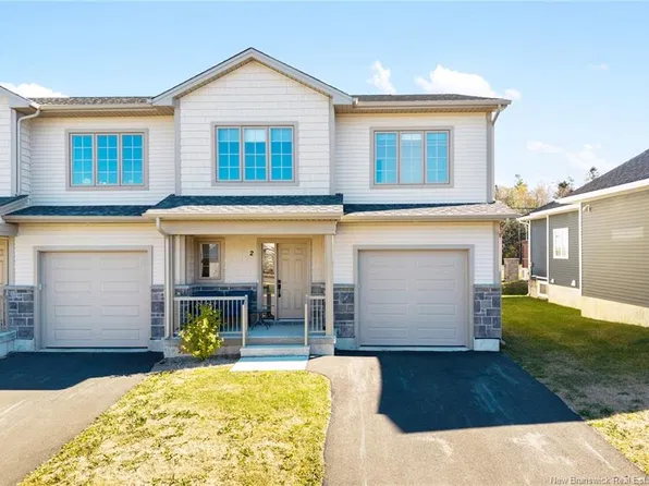 2 Huntingdon Cir, Fredericton, NB E3B 0L9