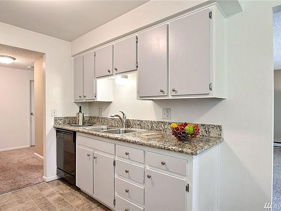 4th image of 17203 NE 45th St APT 44