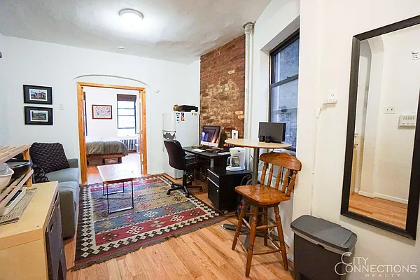 Rented by City Connections Realty | media 19