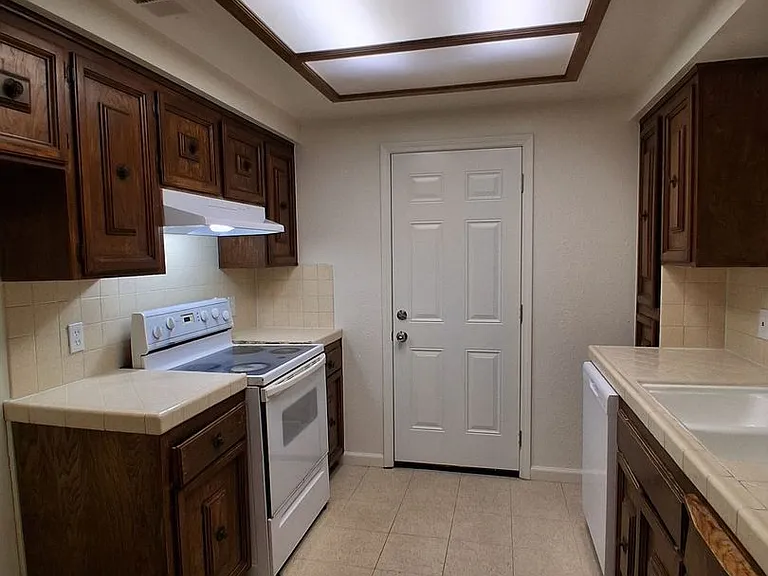 1220 N Sylmar Ave — Photo 3