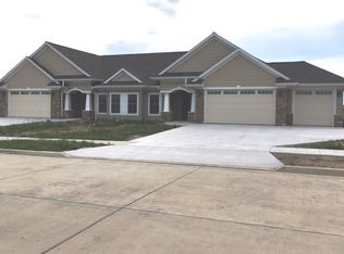 1860 Cedar Ln, Peru, IL 61354