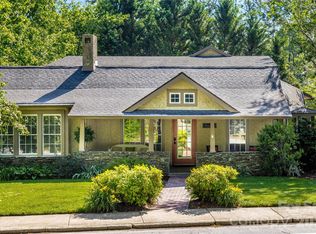 672 Blythe St, Hendersonville, NC 28739