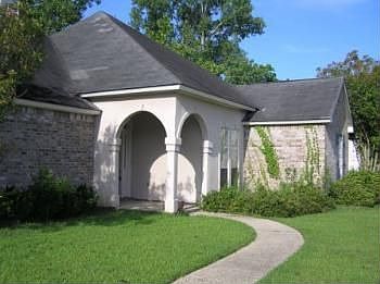 2nd image of 39453 Woodrun Cir