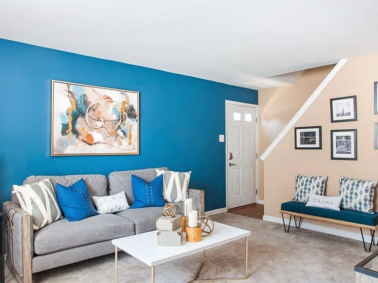 Montgomery Manor Apartments & Townhomes — Photo 5