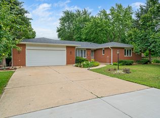 1204 Prairie Ln, Yorkville, IL 60560