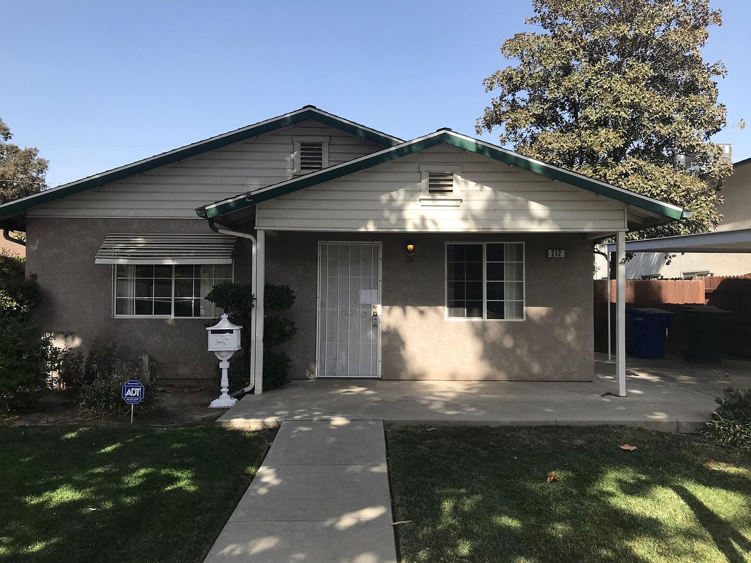 212 W Ivy St Hanford Ca 93230 Zillow