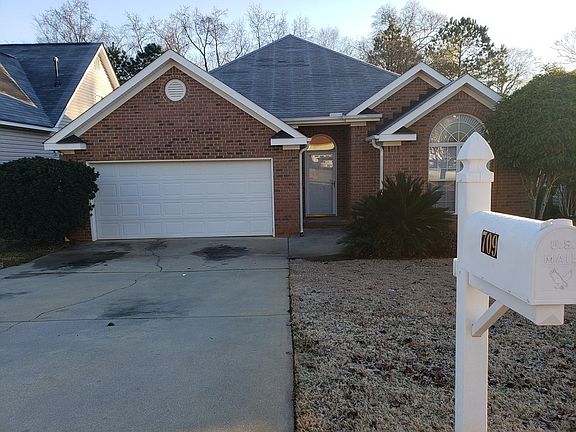 2nd image of 709 Bradford Ln