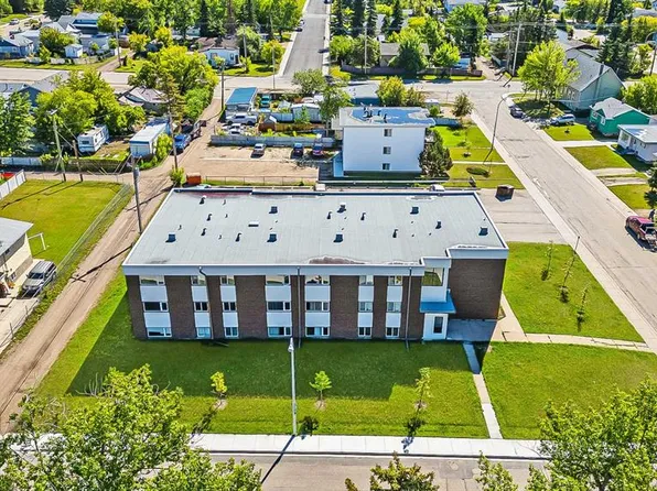 9656 Hillcrest Dr #105, Grande Prairie, AB T8V 1B1