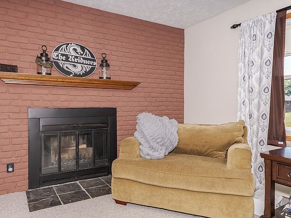 5th image of 49 Sunrise Dr