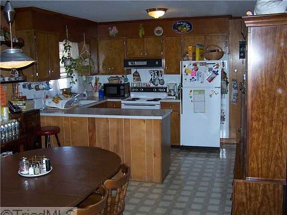 4th image of 418 Springwood Ave