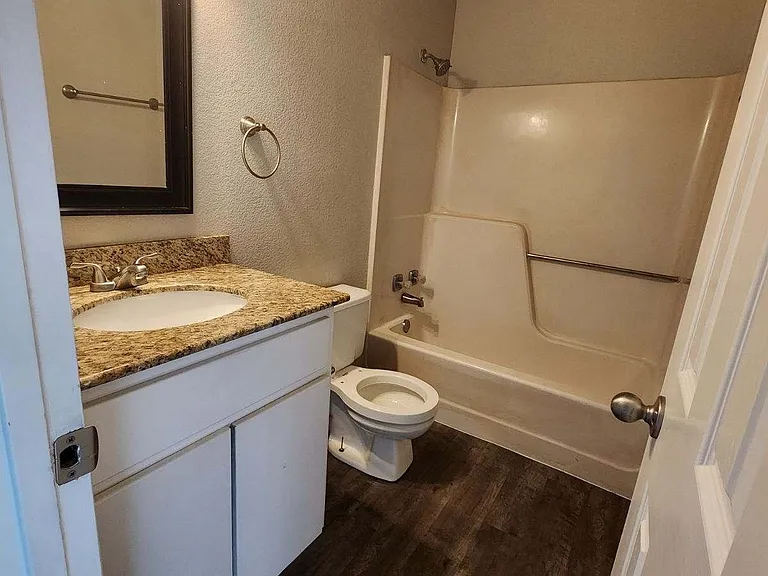 Welcome Home to The Oaks Fourplexes — Photo 5