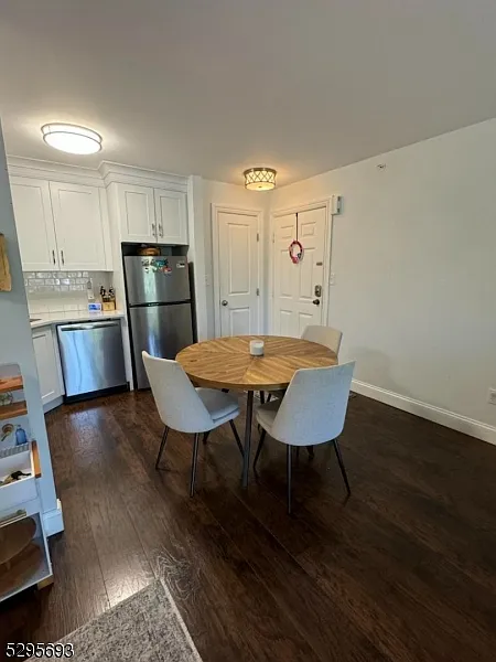 3 bed, 1.0 bath, $2,900 — Photo 3