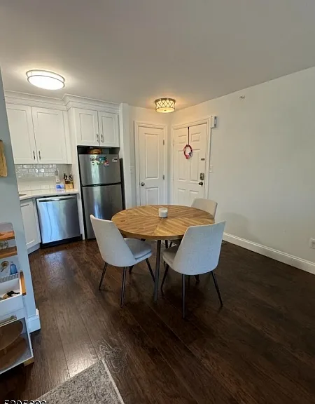 909 Thoreau Ct — Photo 3