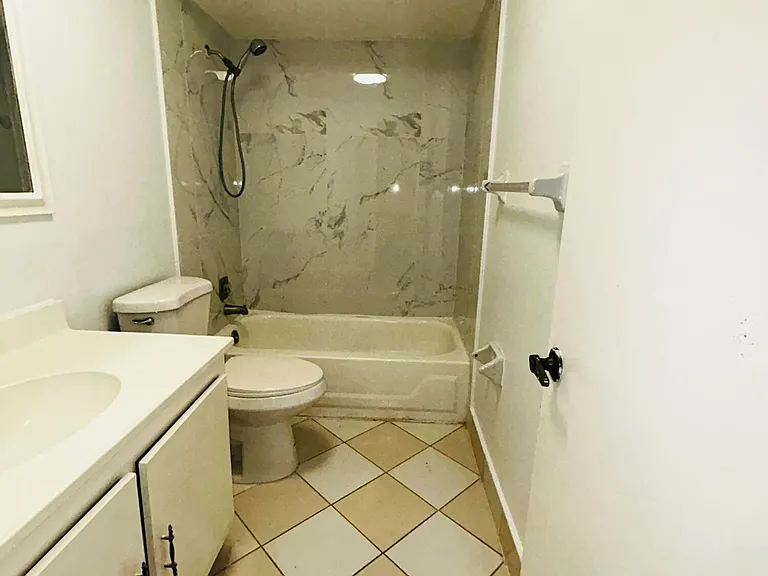 11983 Shakerwood Ln — Photo 37
