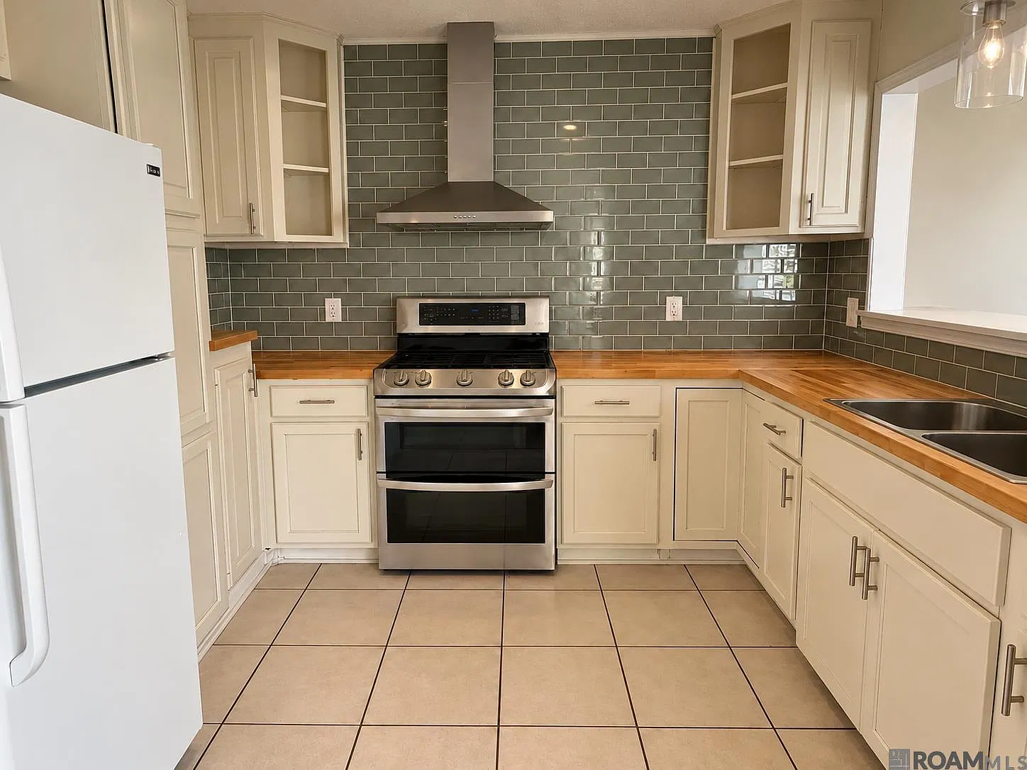 3 bed, 1300 sqft, $1,300 — Photo 1
