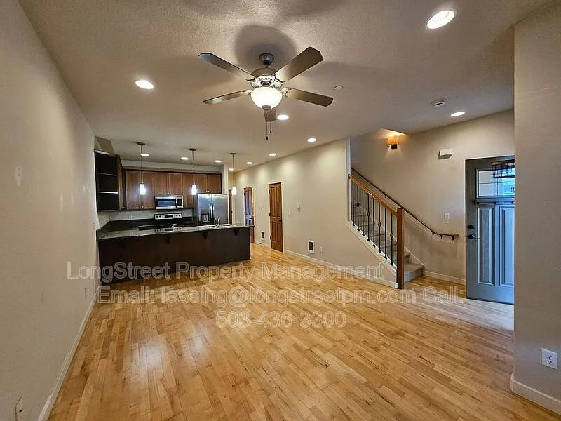 3 bed, 1.5 bath, 1414 sqft, $2,995 — Photo 4