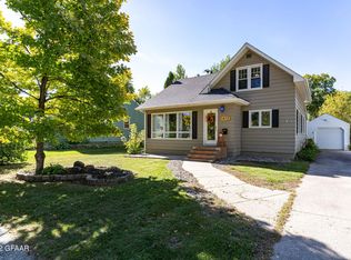 1412 Cherry St, Grand Forks, ND 58201
