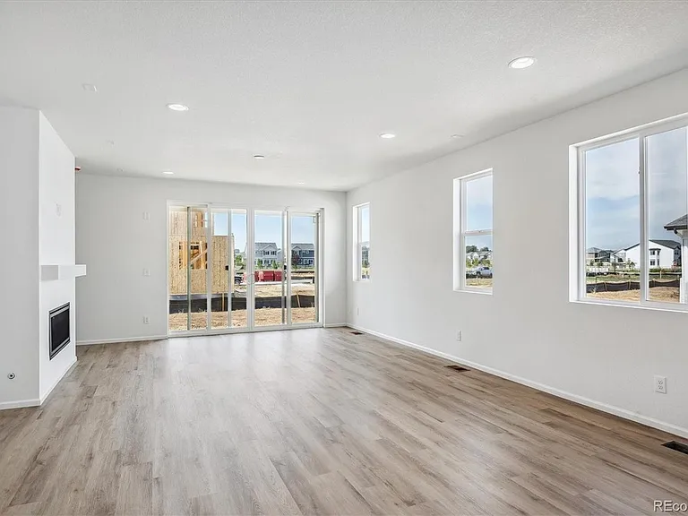 4192 Satinwood Dr — Photo 6