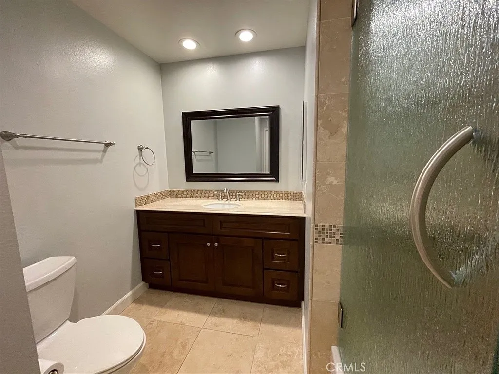 3 bed, 1368 sqft, $6,900 — Photo 4