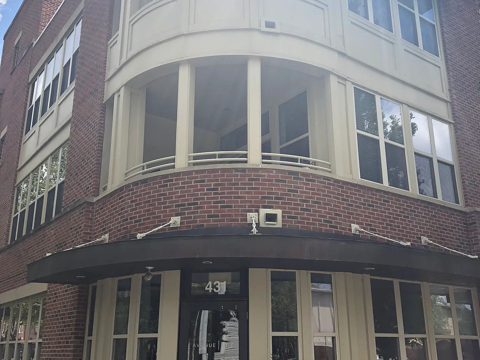1 bed, 1143 sqft, $1,750 — Photo 2
